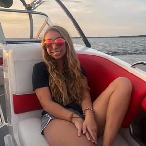 Meet your Posher, Alexis